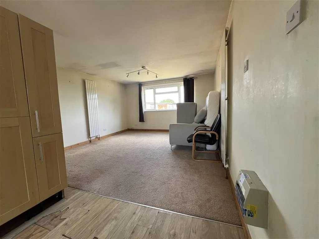 Flat 10, Avon Court, Cressex Close, BRACKNELL, Berkshire, RG42 4DR