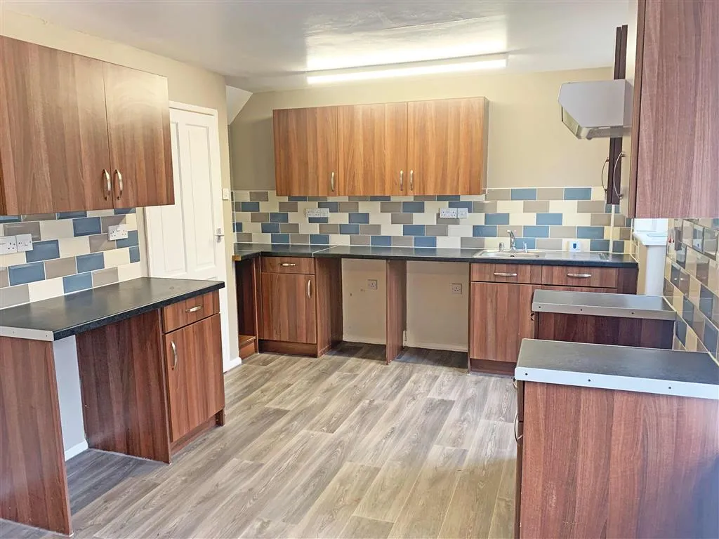 25, Summerfields, TEMPLECOMBE, Somerset, BA8 0SZ