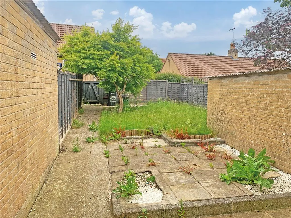 25, Summerfields, TEMPLECOMBE, Somerset, BA8 0SZ