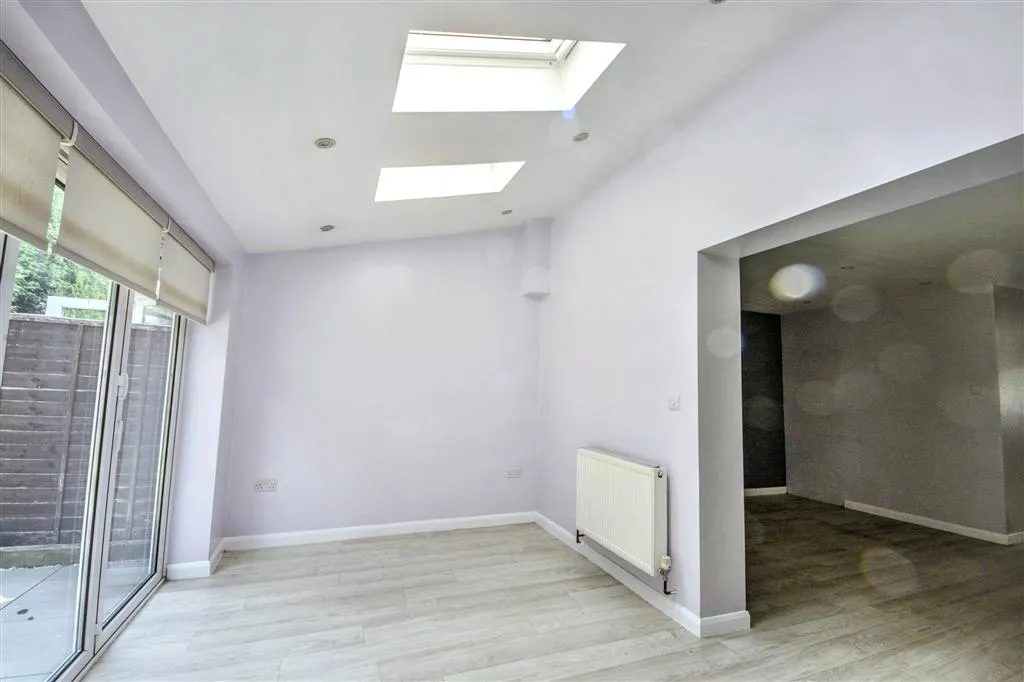 8, Robins Close, ST. ALBANS, Hertfordshire, AL2 1QT