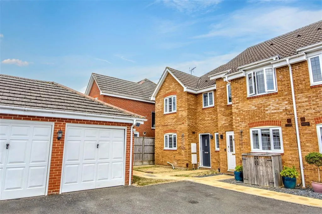 8, Robins Close, ST. ALBANS, Hertfordshire, AL2 1QT