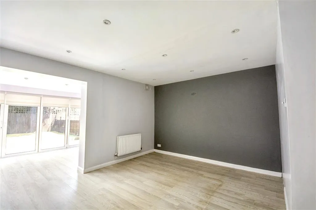 8, Robins Close, ST. ALBANS, Hertfordshire, AL2 1QT