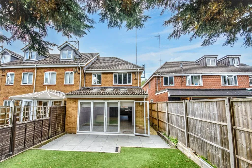 8, Robins Close, ST. ALBANS, Hertfordshire, AL2 1QT