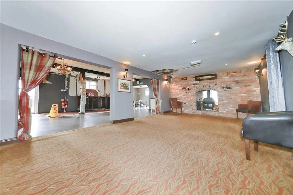 Swan House, Knowle Sands, BRIDGNORTH, Shropshire, WV16 5JL
