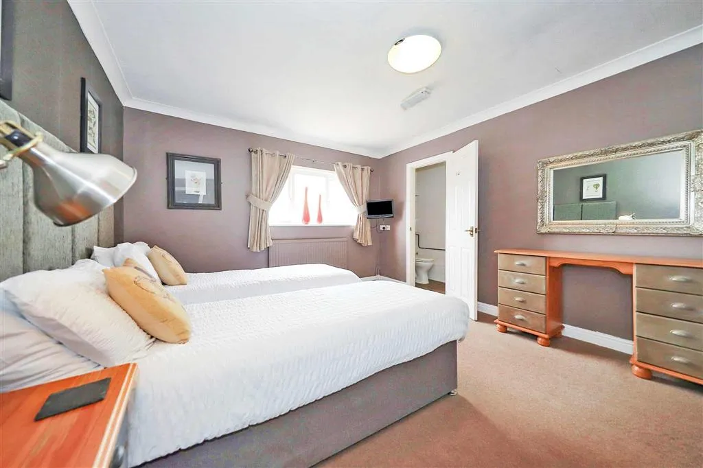 Swan House, Knowle Sands, BRIDGNORTH, Shropshire, WV16 5JL