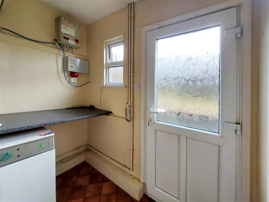 Kabana, Brecon Road, BUILTH WELLS, Powys, LD2 3EB