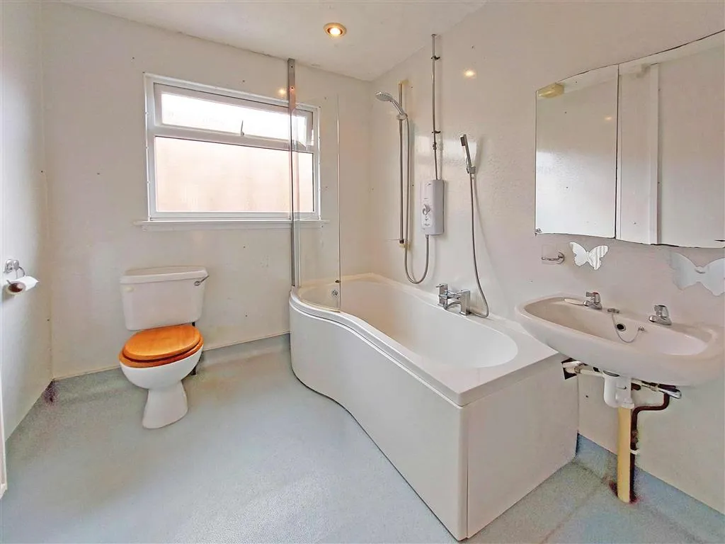 Kabana, Brecon Road, BUILTH WELLS, Powys, LD2 3EB
