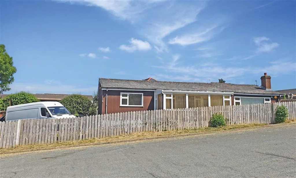 Kabana, Brecon Road, BUILTH WELLS, Powys, LD2 3EB