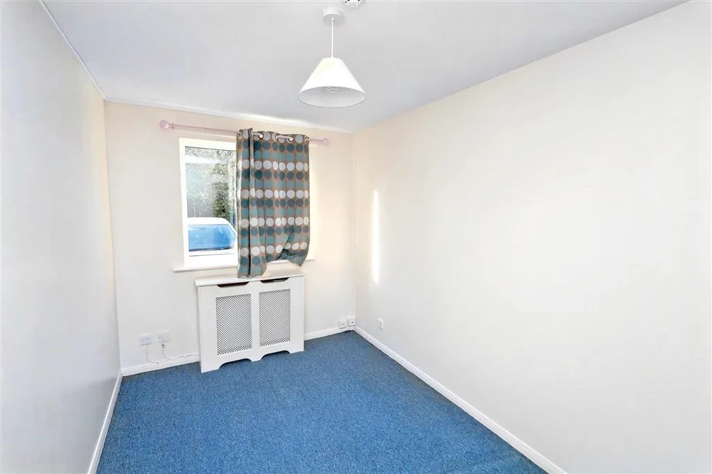83, Parrotts Field, HODDESDON, Hertfordshire, EN11 0QU