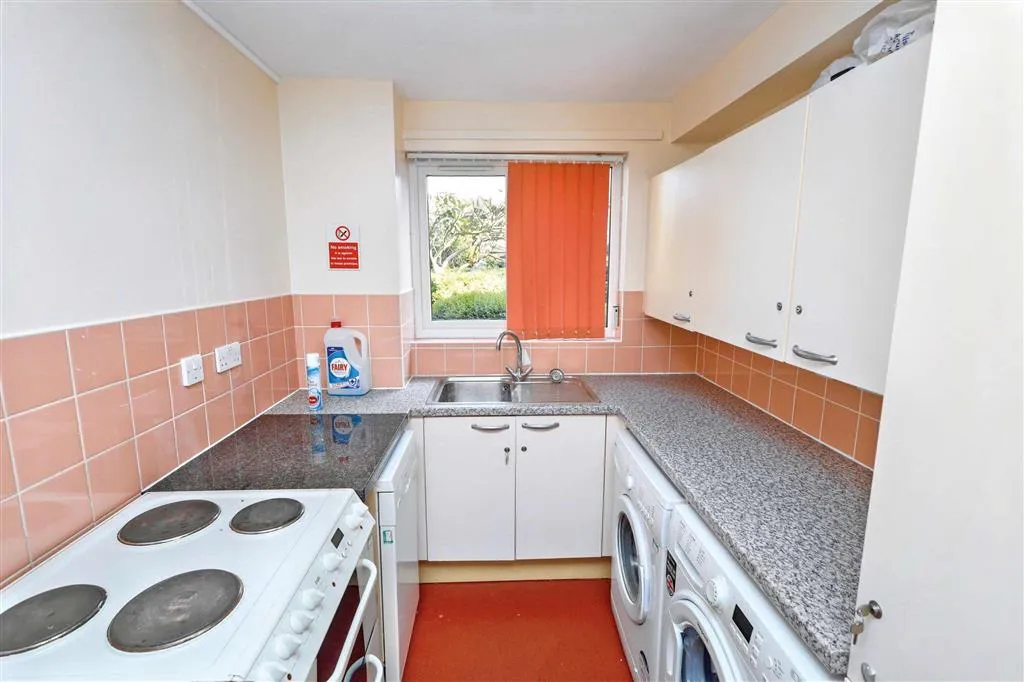83, Parrotts Field, HODDESDON, Hertfordshire, EN11 0QU