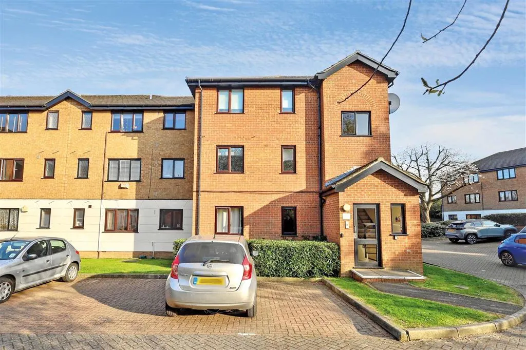 83, Parrotts Field, HODDESDON, Hertfordshire, EN11 0QU