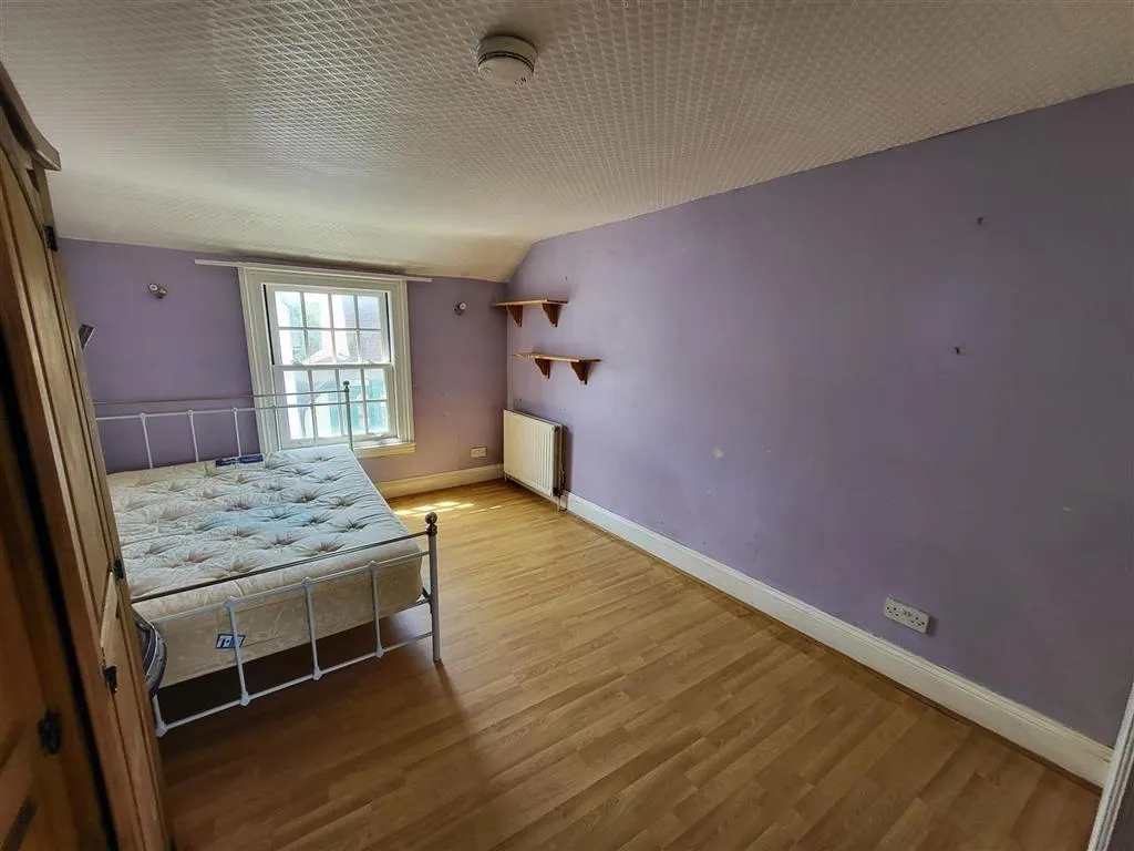 4a, High Street (First Floor Flat), SOUTHEND-ON-SEA, Essex, SS3 0EQ