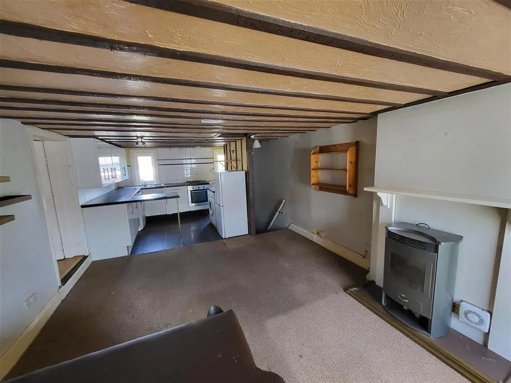 4a, High Street (First Floor Flat), SOUTHEND-ON-SEA, Essex, SS3 0EQ