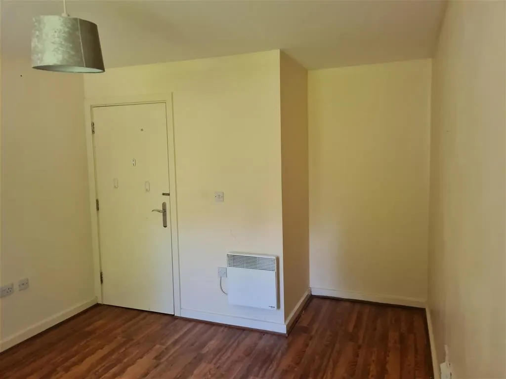83, The Parklands, DUNSTABLE, Bedfordshire, LU5 4GW