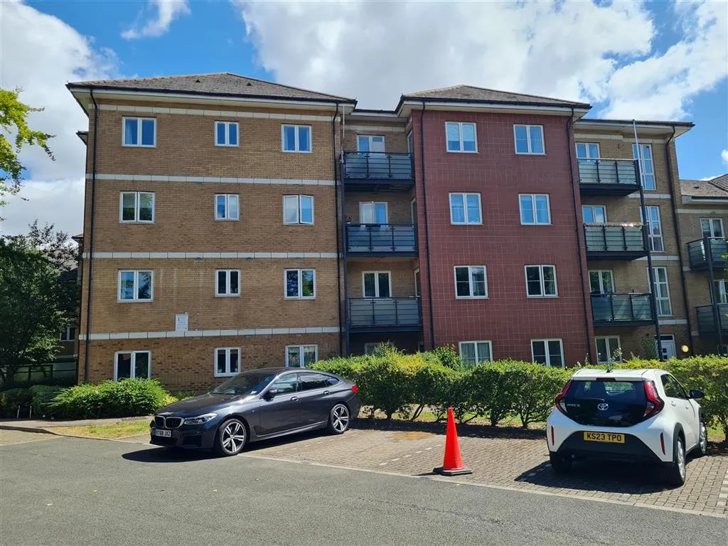 83, The Parklands, DUNSTABLE, Bedfordshire, LU5 4GW