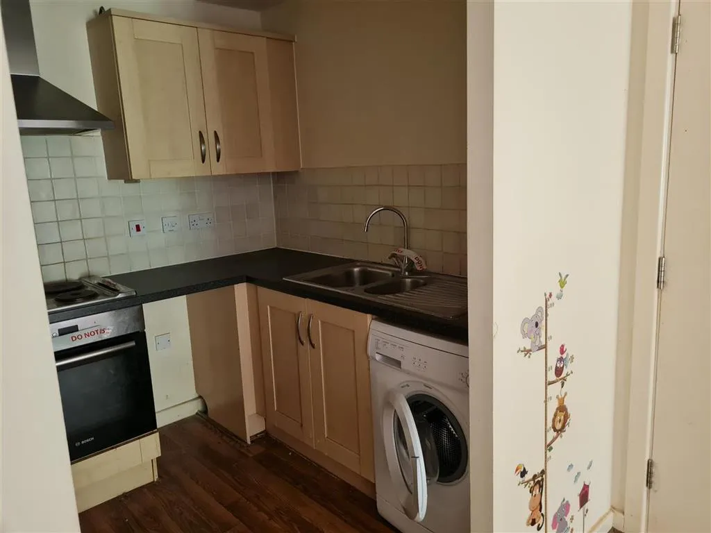 83, The Parklands, DUNSTABLE, Bedfordshire, LU5 4GW