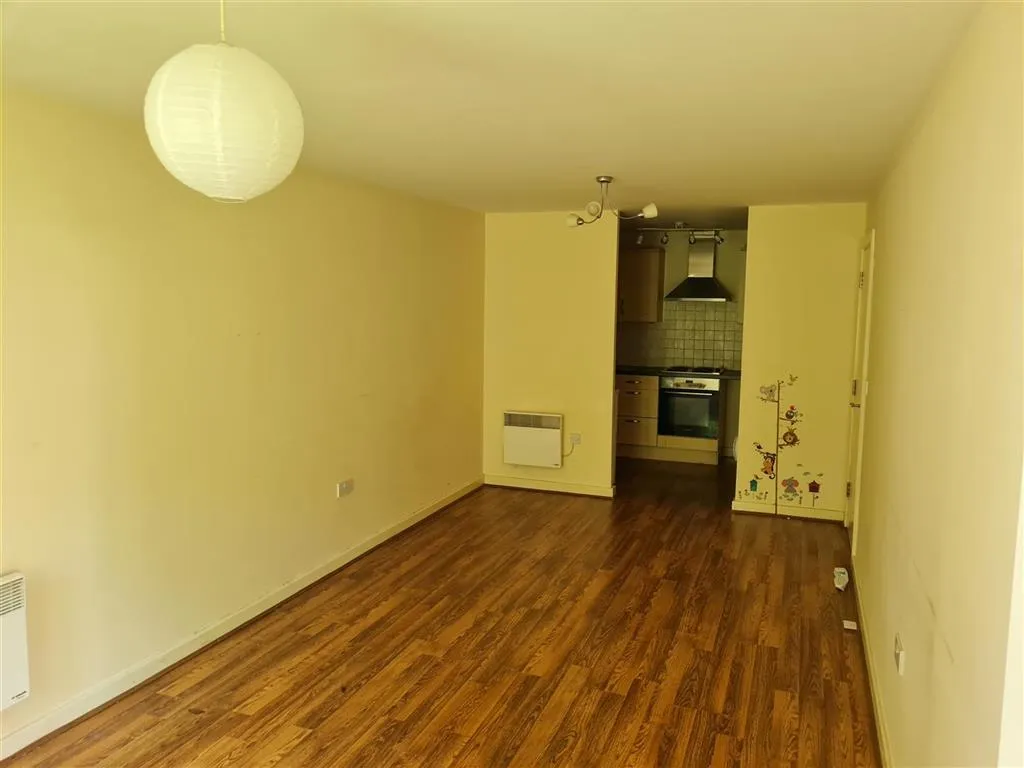 83, The Parklands, DUNSTABLE, Bedfordshire, LU5 4GW