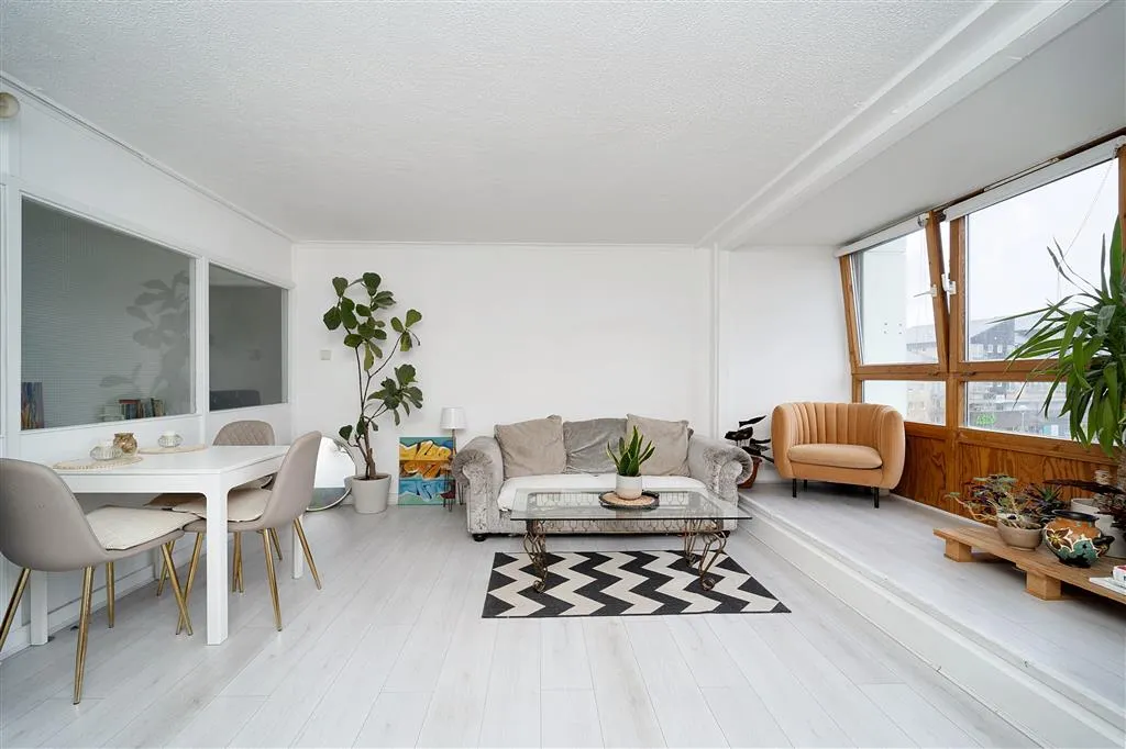 Flat 50, Belvedere House, Lemon Grove, FELTHAM, Middlesex, TW13 4DH