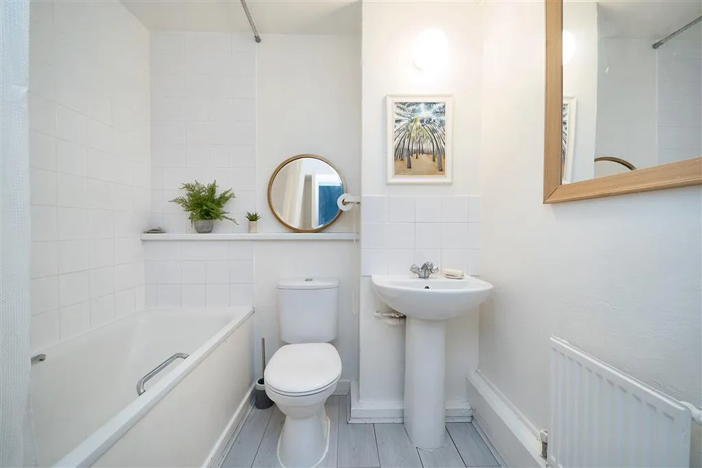 Flat 50, Belvedere House, Lemon Grove, FELTHAM, Middlesex, TW13 4DH
