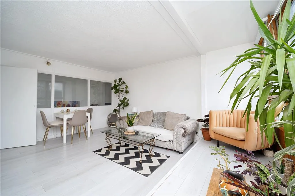 Flat 50, Belvedere House, Lemon Grove, FELTHAM, Middlesex, TW13 4DH