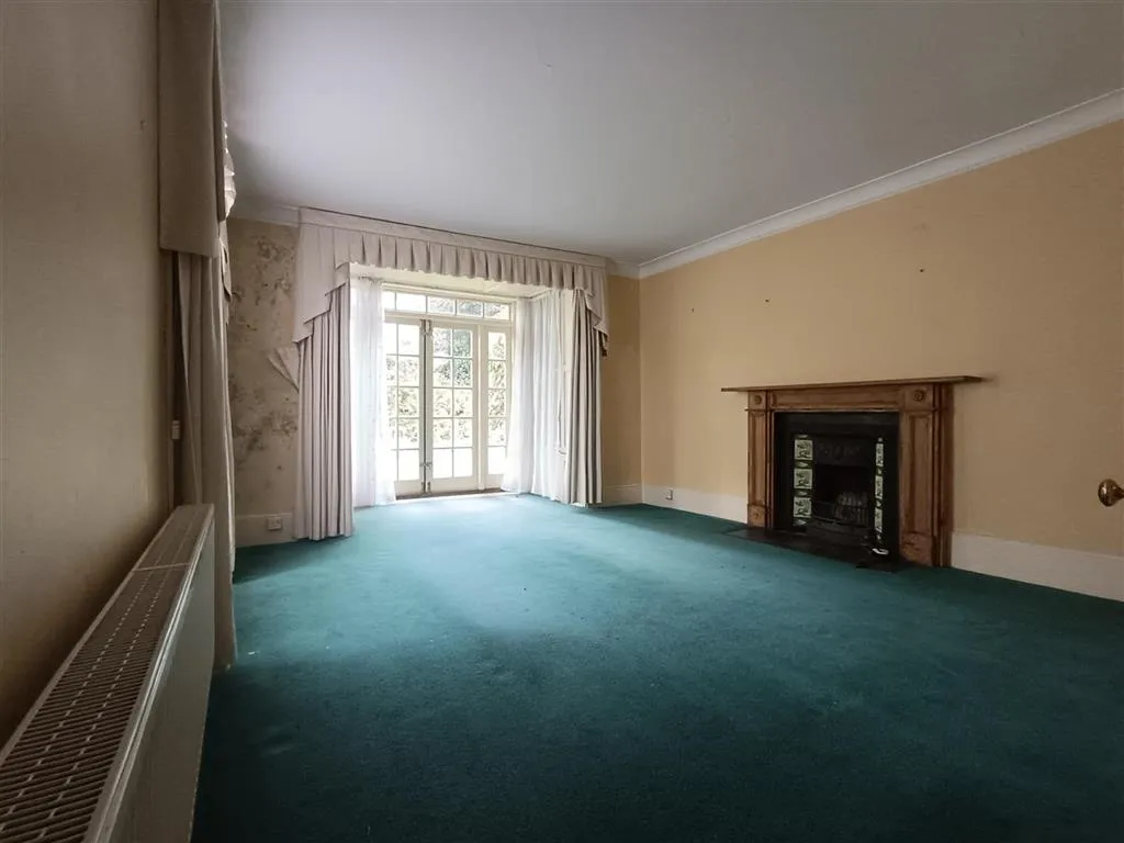 Luxcross House, Pengover Road, LISKEARD, Cornwall, PL14 3EL