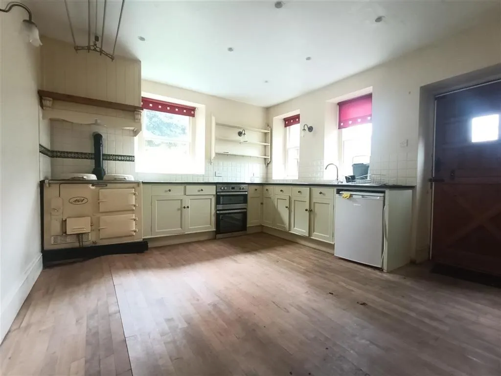 Luxcross House, Pengover Road, LISKEARD, Cornwall, PL14 3EL