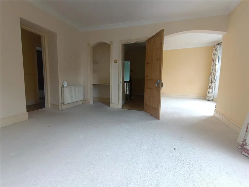 Luxcross House, Pengover Road, LISKEARD, Cornwall, PL14 3EL