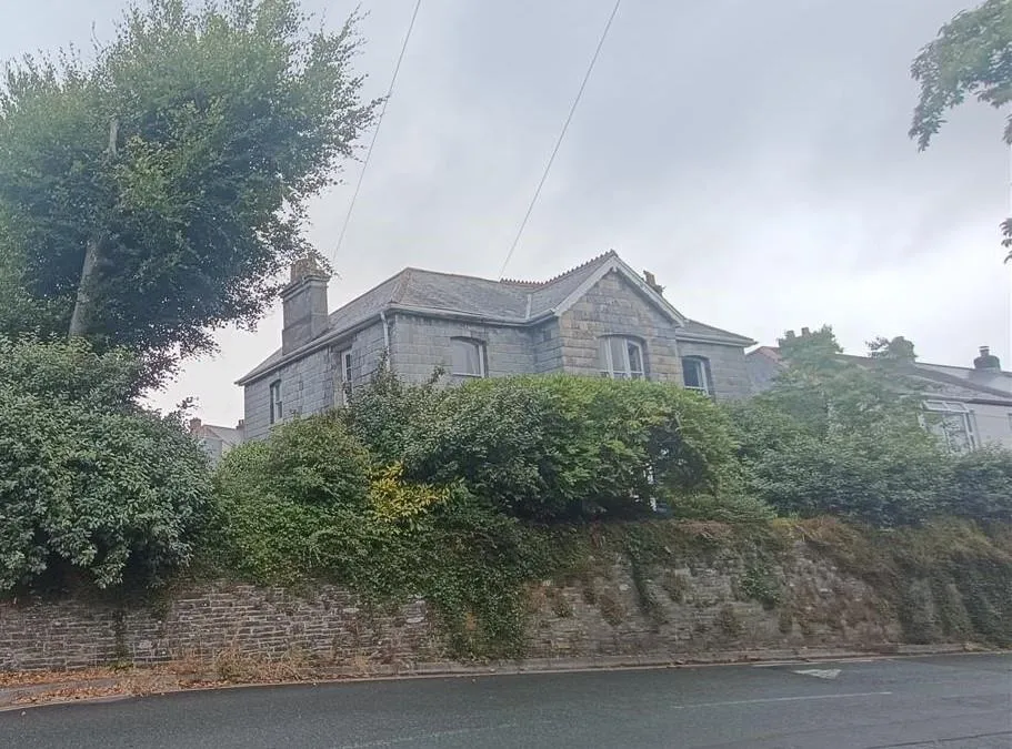 Luxcross House, Pengover Road, LISKEARD, Cornwall, PL14 3EL