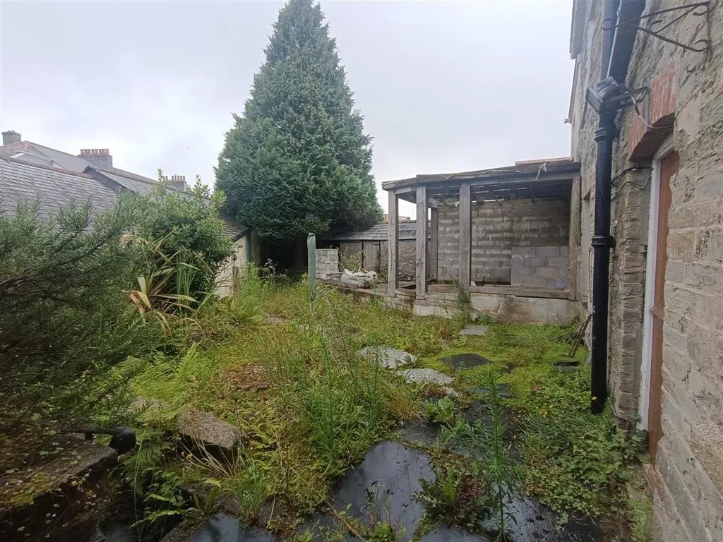 Luxcross House, Pengover Road, LISKEARD, Cornwall, PL14 3EL