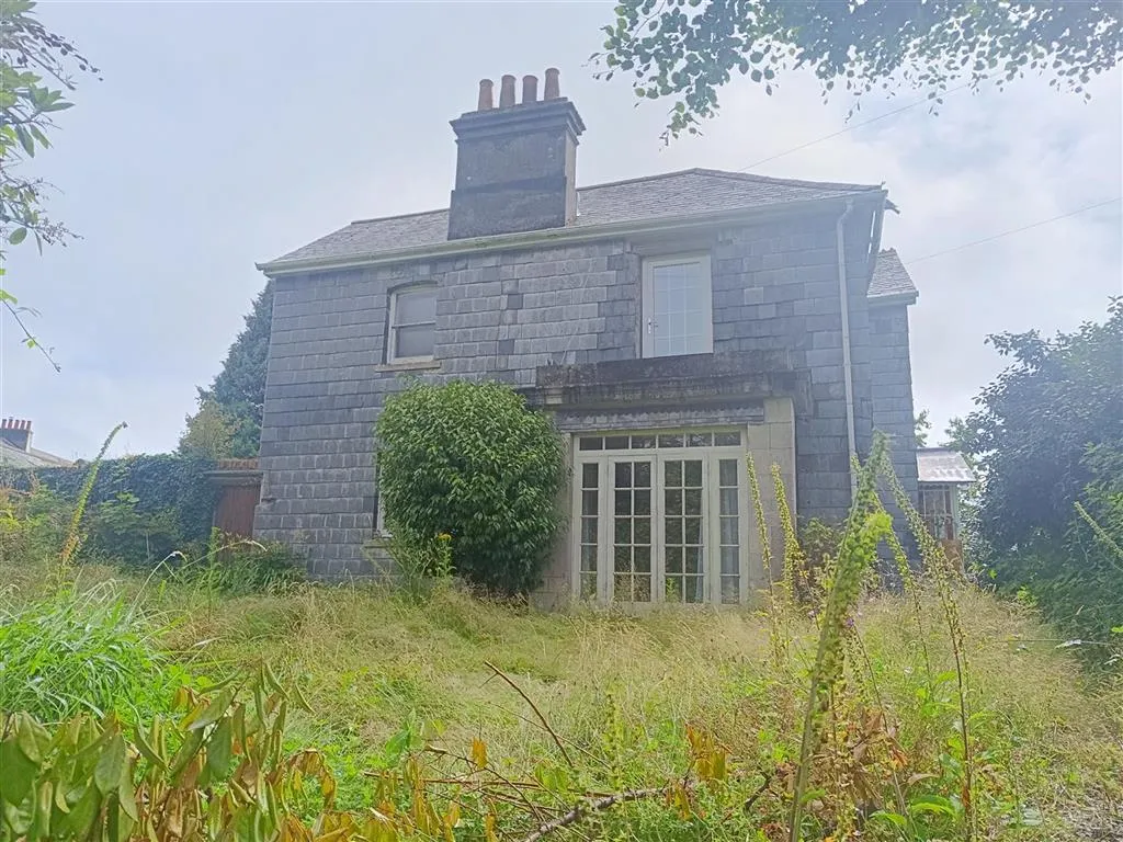 Luxcross House, Pengover Road, LISKEARD, Cornwall, PL14 3EL
