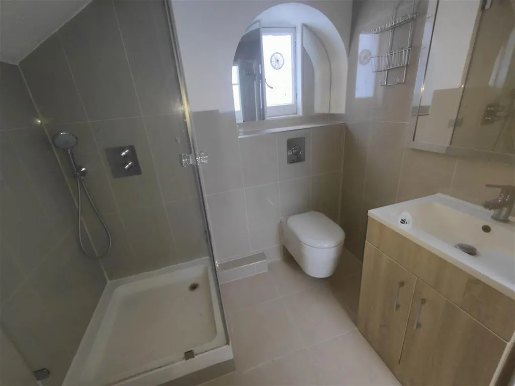 Flat 3 , 32-36,  Gloucester Terrace, London, W2 3DA