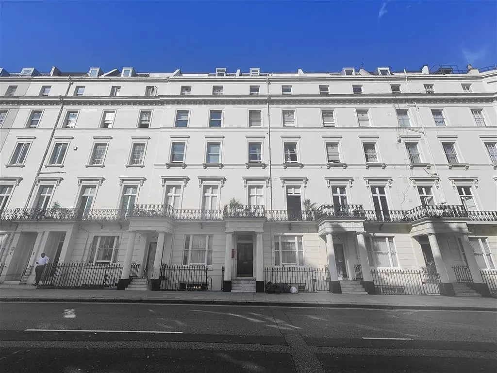 Flat 3 , 32-36,  Gloucester Terrace, London, W2 3DA