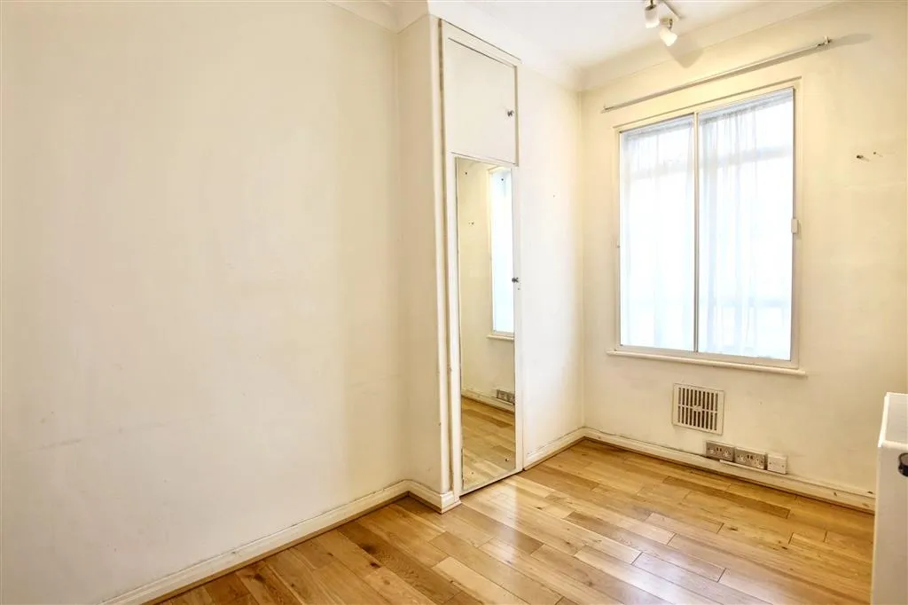 Flat 4, Wesley Court 51-55, Weymouth Street, MARYLEBONE, London, W1G 8NN