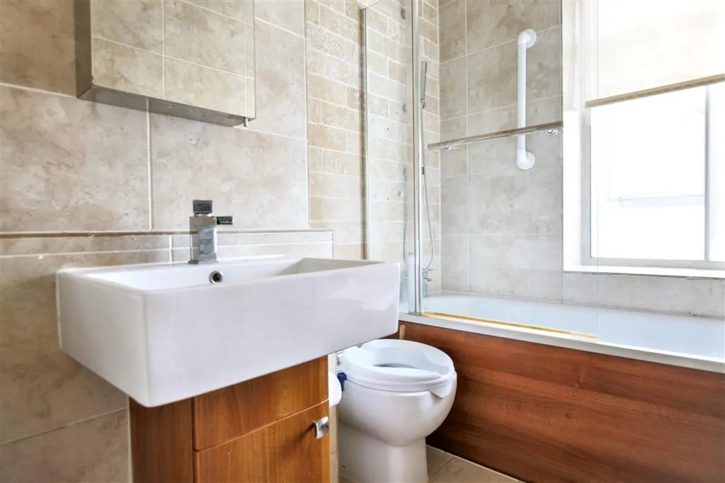 Flat 4, Wesley Court 51-55, Weymouth Street, MARYLEBONE, London, W1G 8NN