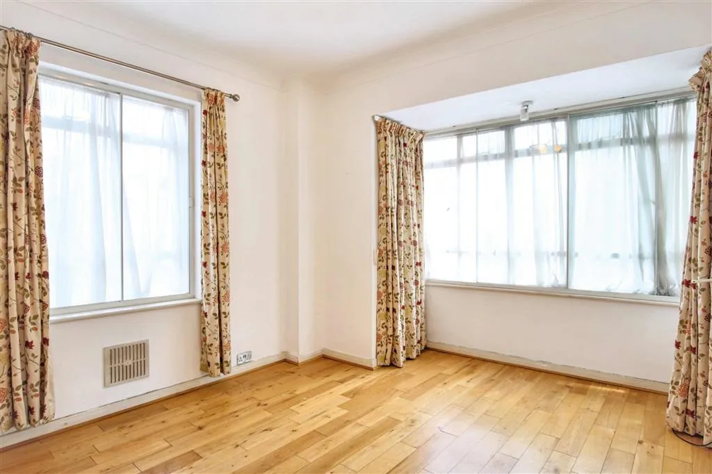Flat 4, Wesley Court 51-55, Weymouth Street, MARYLEBONE, London, W1G 8NN
