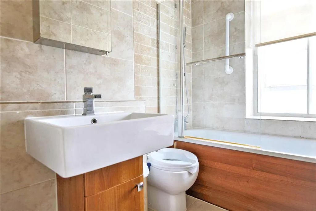 Flat 4, Wesley Court 51-55, Weymouth Street, MARYLEBONE, London, W1G 8NN