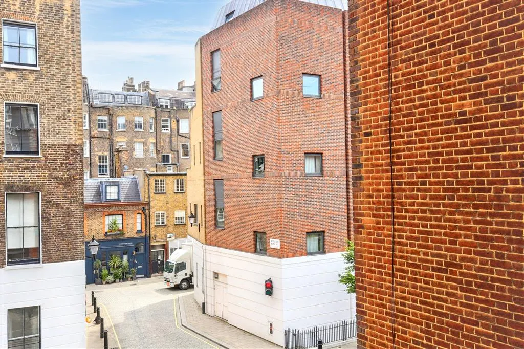 Flat 4, Wesley Court 51-55, Weymouth Street, MARYLEBONE, London, W1G 8NN
