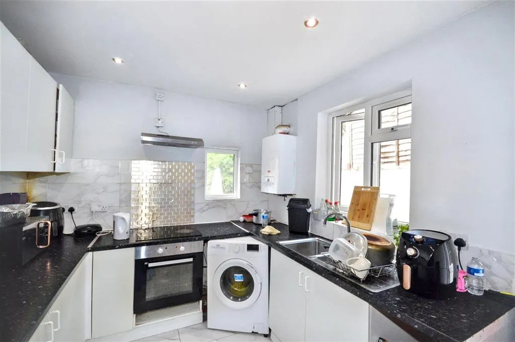 37, Felixstowe Road, EDMONTON, London, N9 0DX