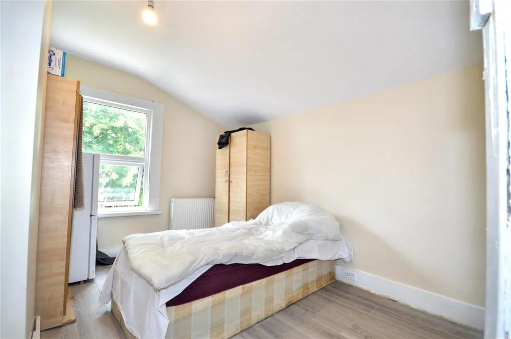 37, Felixstowe Road, EDMONTON, London, N9 0DX