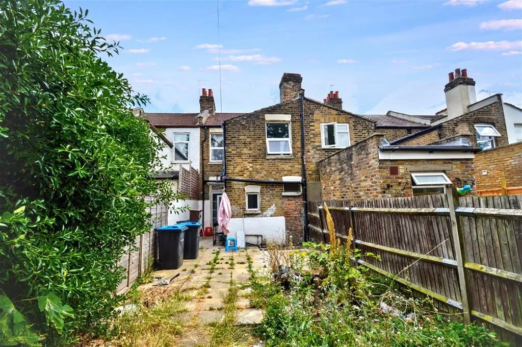 37, Felixstowe Road, EDMONTON, London, N9 0DX