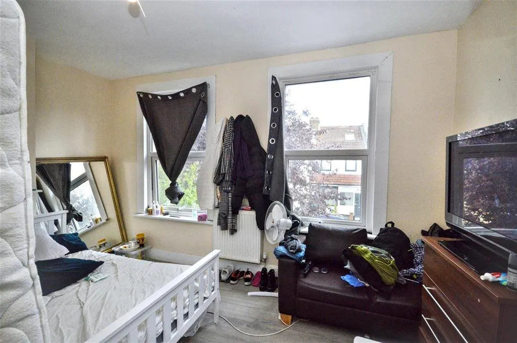 37, Felixstowe Road, EDMONTON, London, N9 0DX