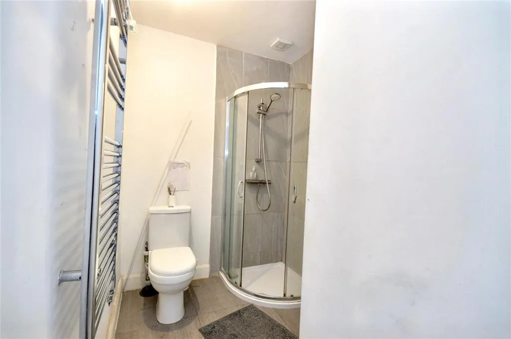 37, Felixstowe Road, EDMONTON, London, N9 0DX