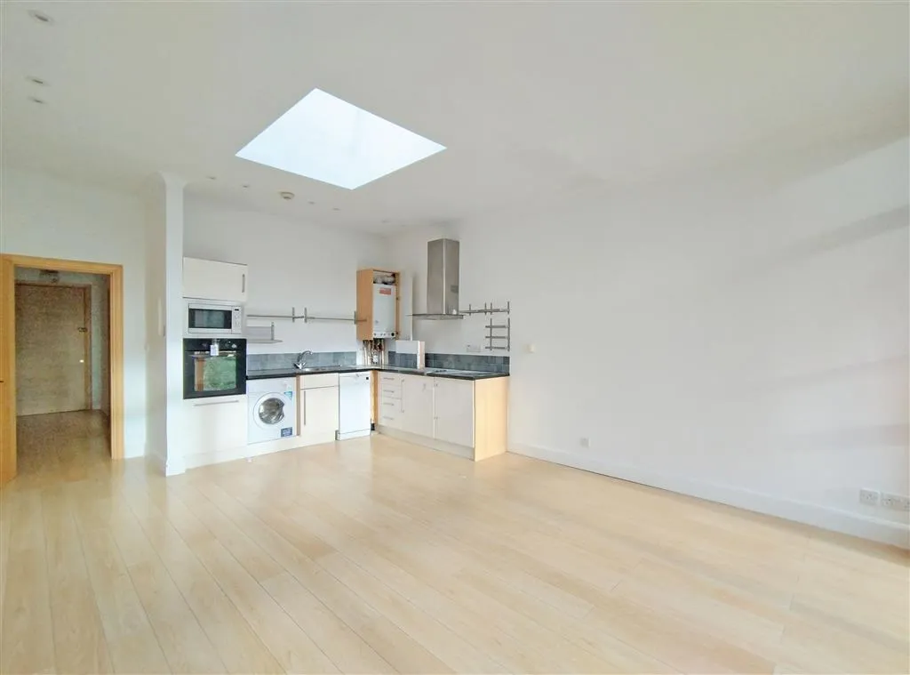 Flat 6, Abney House, 1, Collison Place, Manor Road, London, N16 5AU
