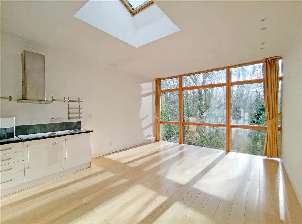 Flat 6, Abney House, 1, Collison Place, Manor Road, London, N16 5AU