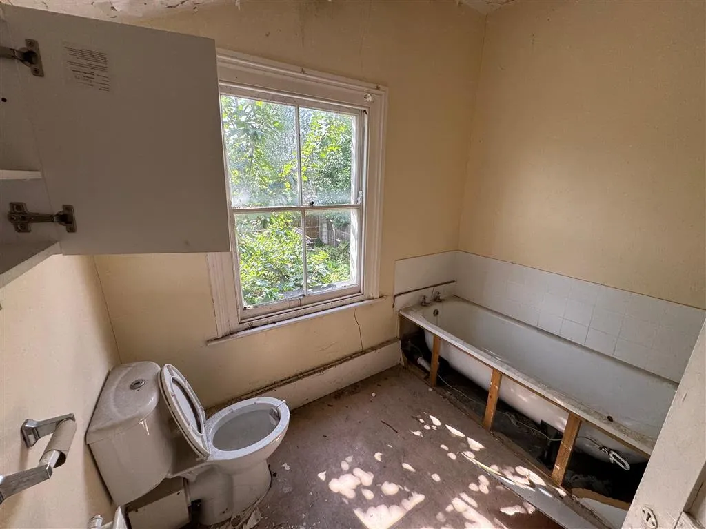 121, Hollydale Road, LONDON, SE15 2TF