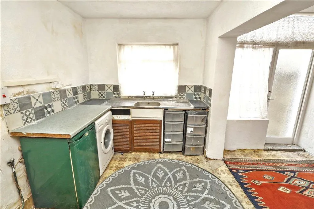 30 Blewitts Cottages, New Road, RAINHAM, Essex, RM13 8SL