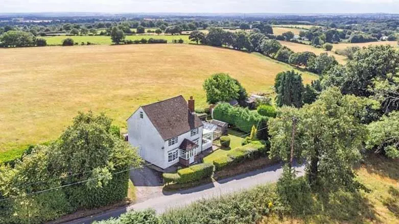 Dolly Cottage, Dollymakers Hill, RUGELEY, Staffordshire, WS15 4LT