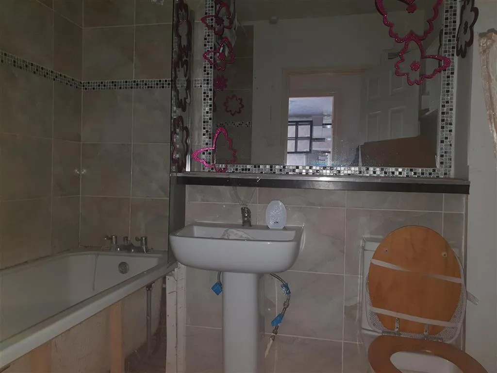 Flat 26, Rowallan Court, Cumberland Place, London, SE6 1LB