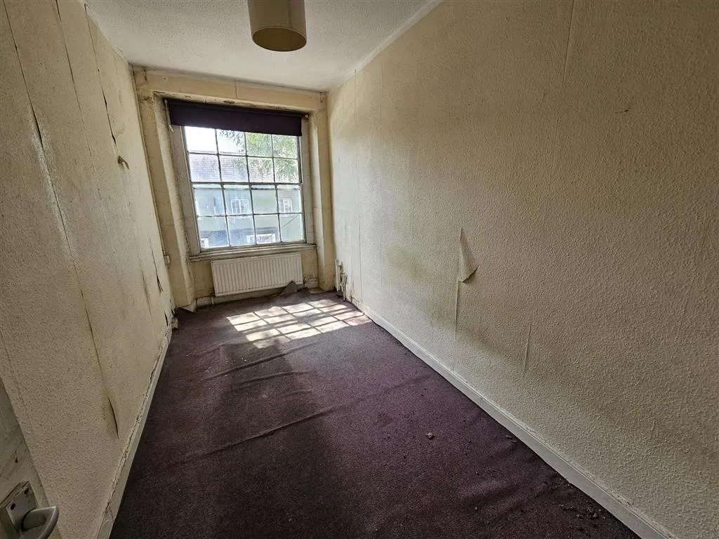 18, High Street, CHARD, Somerset, TA20 1QB