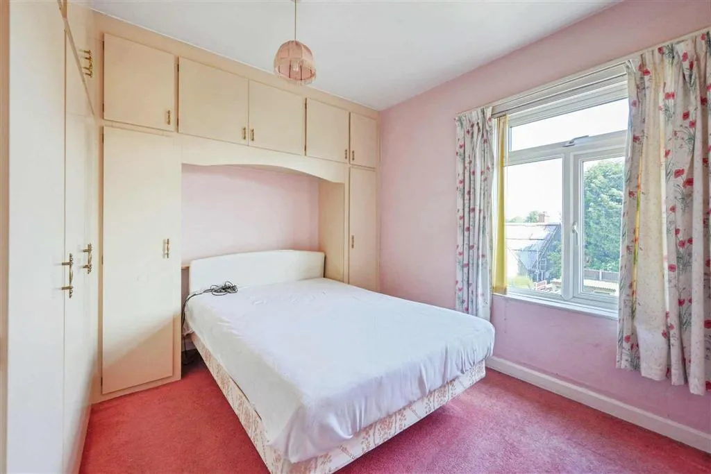 39, Sunnyside Road, UTTOXETER, Staffordshire, ST14 7LU